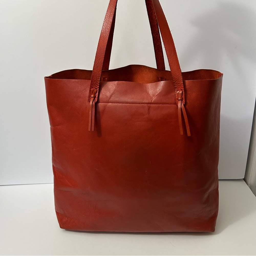 MADEWELL - The Transport Tote: The Tassel-Tie Edition in Fresh Chili color - Picture 2 of 16